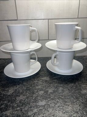 Set of 4 Corelle Coordinates White Porcelain Tea/Coffee Cups & Saucers like new!